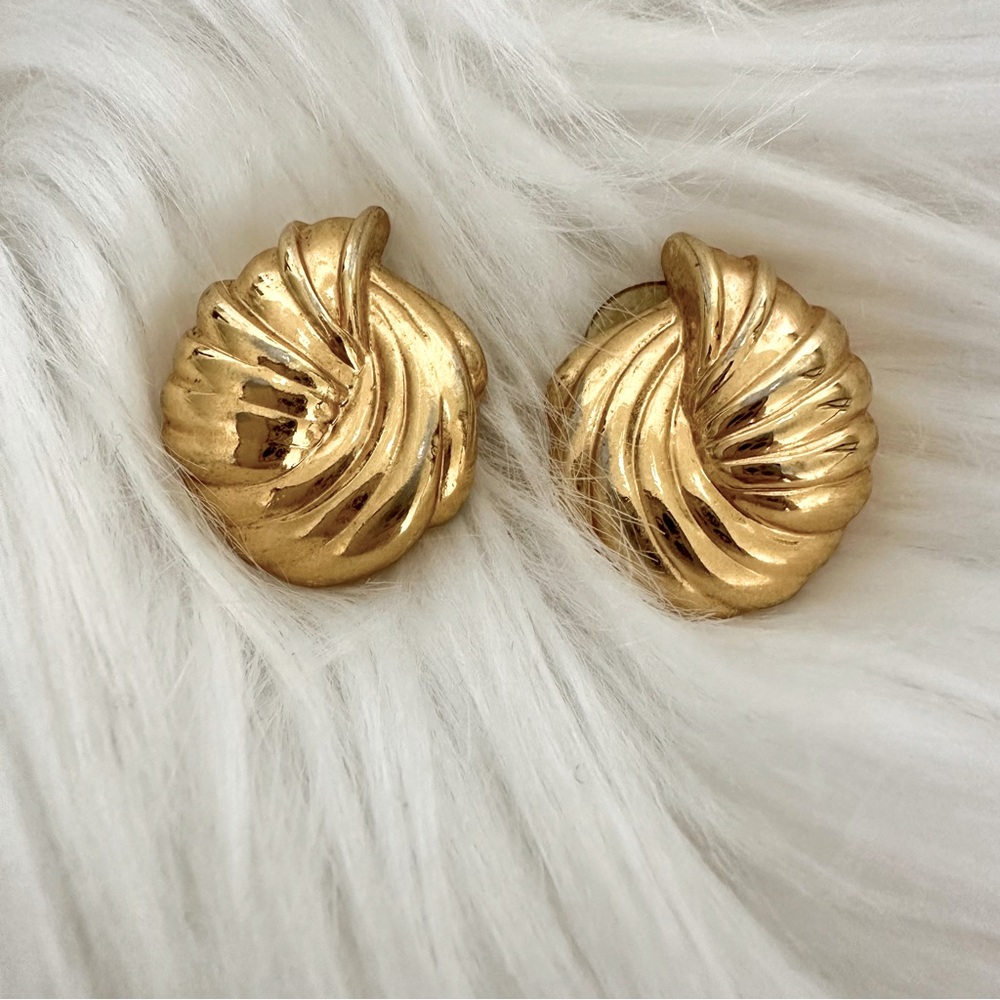 1.25” Vintage THAILAND Chunky Gold Tone Industrial Spiral Pierced Earrings